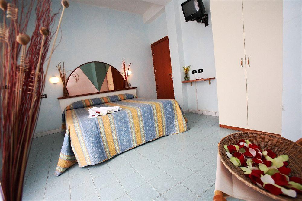Hotel Ristorante Sole Resort Marotta Esterno foto