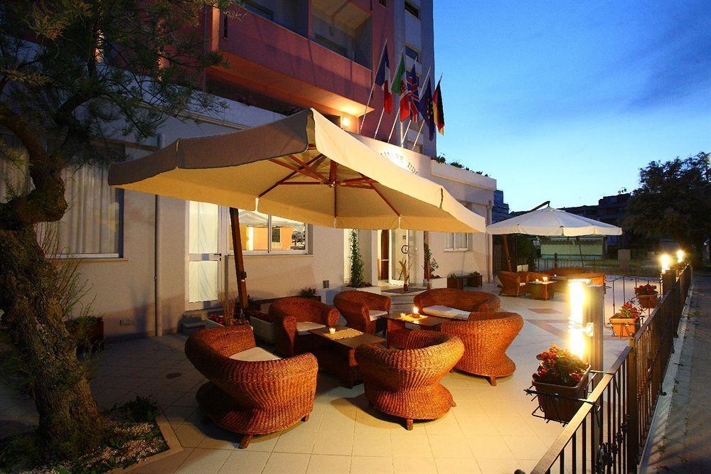 Hotel Ristorante Sole Resort Marotta Esterno foto