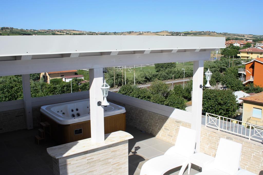 Hotel Ristorante Sole Resort Marotta Esterno foto