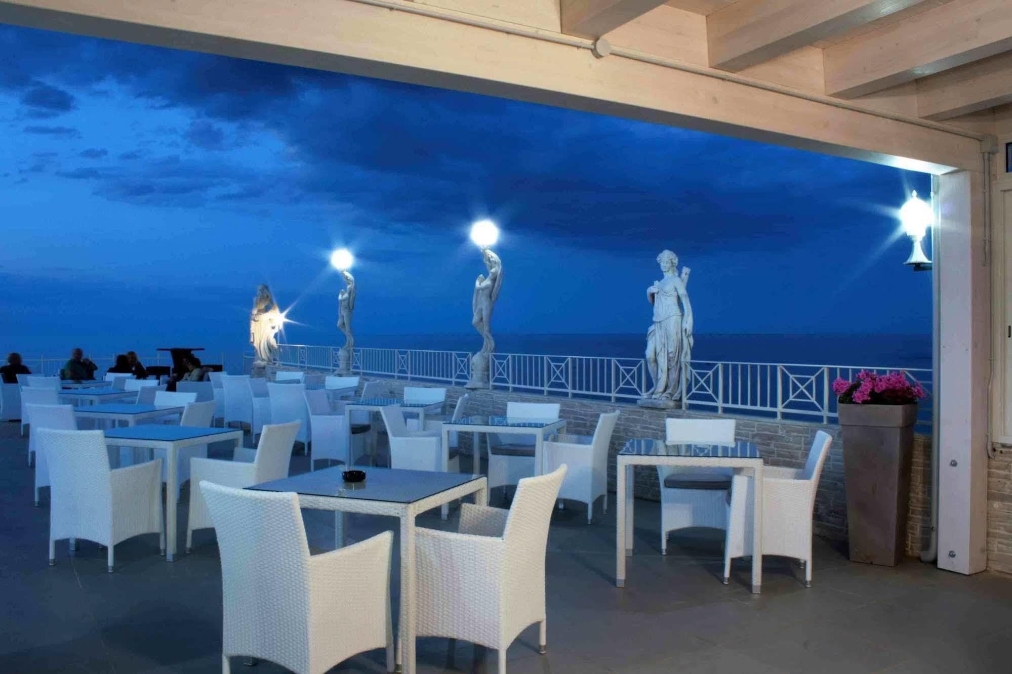 Hotel Ristorante Sole Resort Marotta Esterno foto